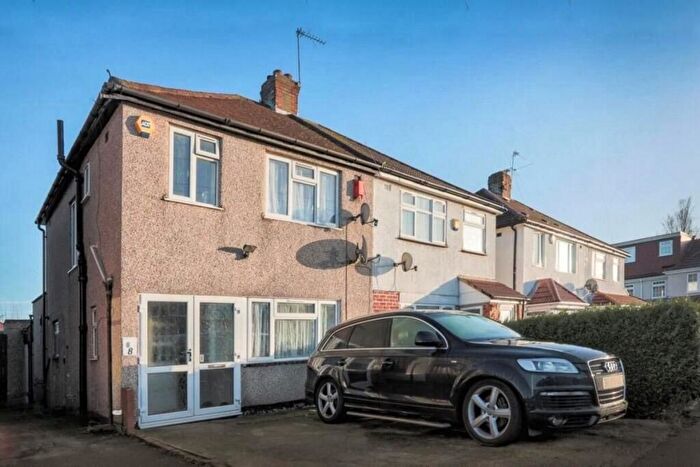 4 Bedroom Semi Detached House For Sale In Spencer Avenue, Hayes, UB4