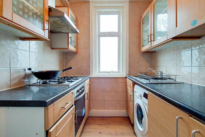3 Bedroom Flat To Rent In Lower Addiscombe Road, Croydon, CR0