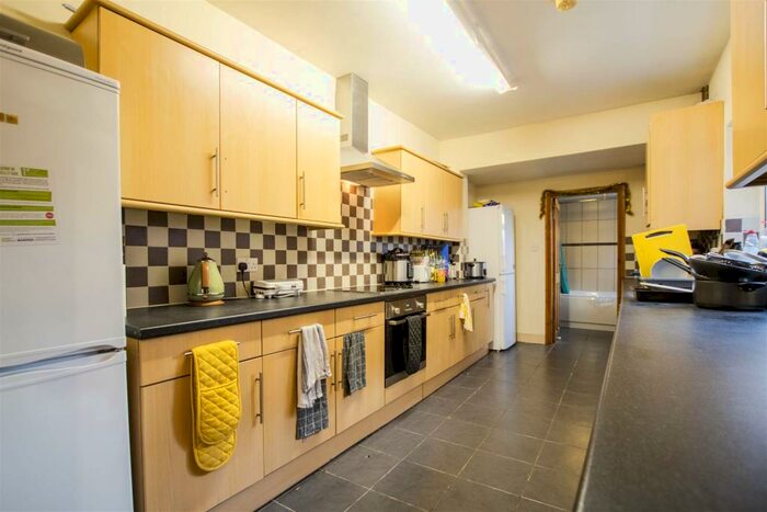 5 Bedroom House To Rent In Raddlebarn Road, Birmingham, B29