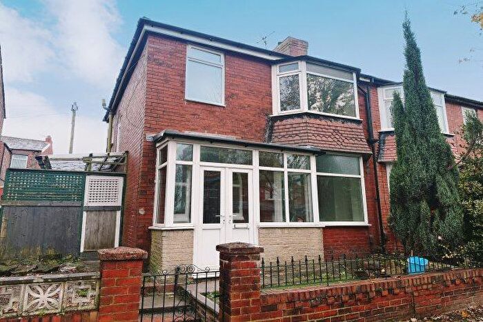 3 Bedroom Property To Rent In Montgomery Street, Oldham, OL8