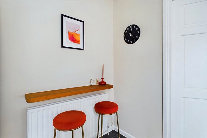 1 Bedroom Flat For Sale In Northcott, Hanworth, Bracknell, Berkshire, RG12