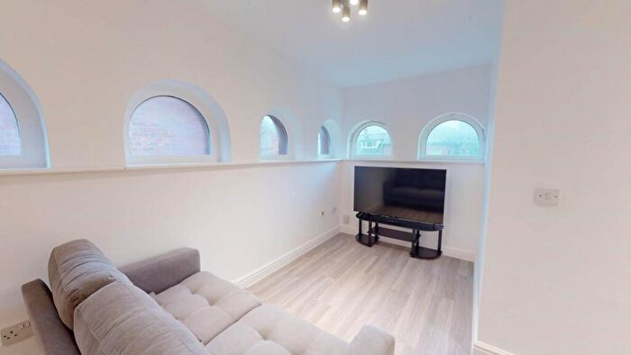 3 Bedroom Flat To Rent In Wilmslow Road, Withington, M20
