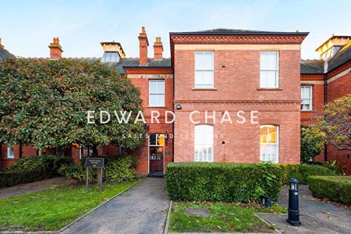 2 Bedroom Flat For Sale In Osbourne House, Repton Park, IG8