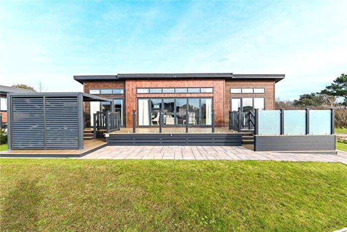 2 Bedroom Park Home For Sale In Jubilee Gardens, Shorefield Country Park, Downton, Hampshire, SO41