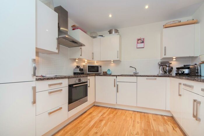 2 Bedroom Flat To Rent In East Dulwich Road, SE22