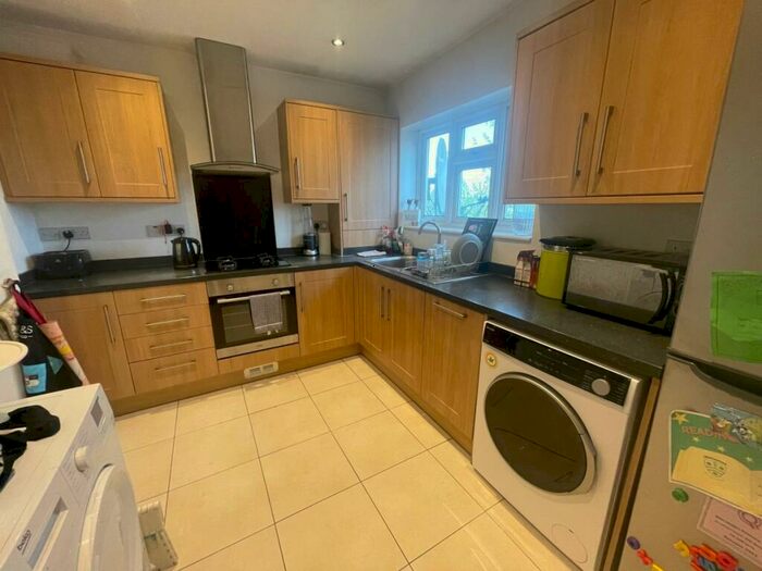 2 Bedroom Flat To Rent In Baker Street, Enfield, EN1