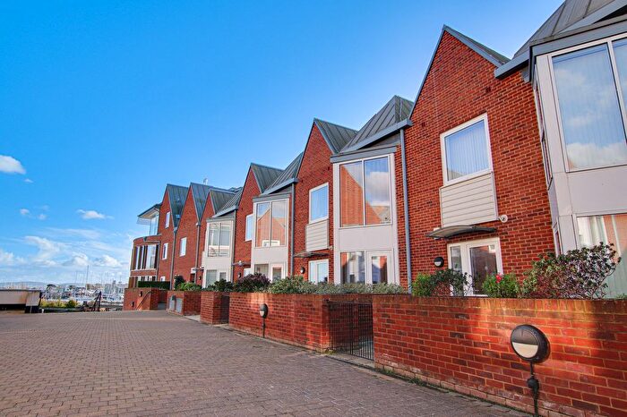 2 Bedroom Flat For Sale In Ainslie Place, Lymington, SO41