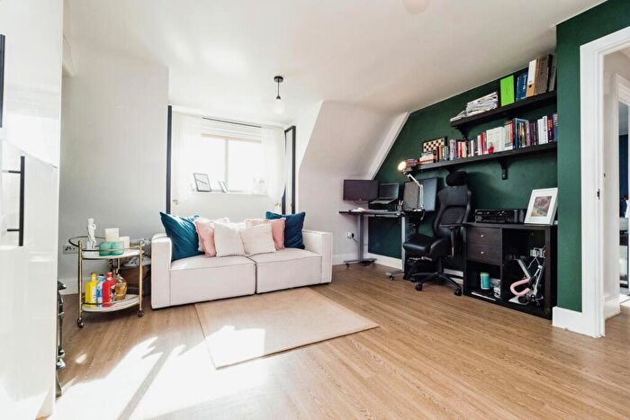 1 Bedroom Flat To Rent In Lomond House, Plaistow, E13