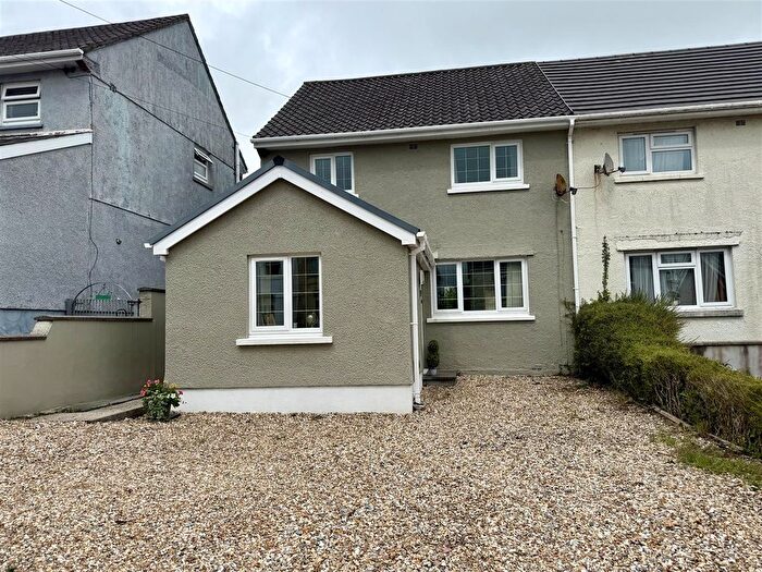 3 Bedroom Semi-Detached House For Sale In Heol Y Deri, Cwmgwili, Llanelli, SA14