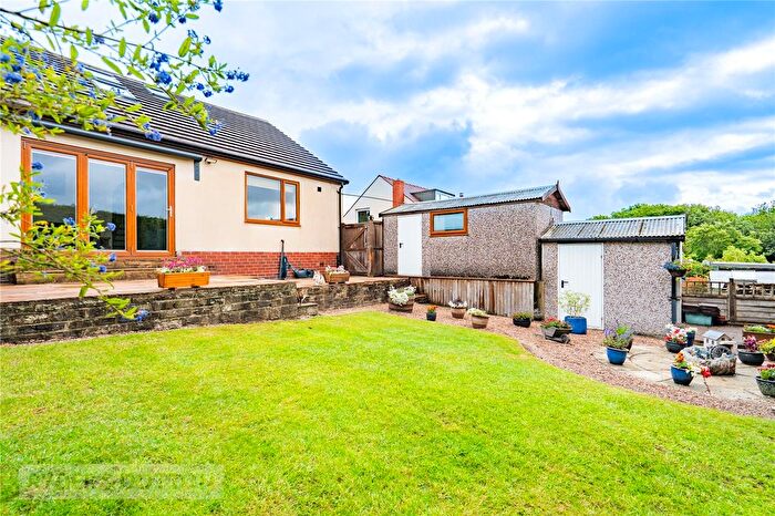 3 Bedroom Bungalow For Sale In North Cross Road, Cowcliffe, Huddersfield, West Yorkshire, HD2