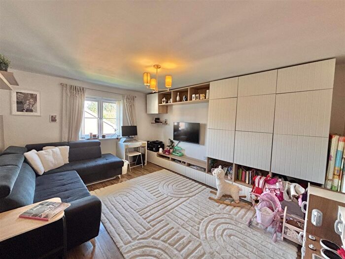 2 Bedroom Flat To Rent In Bayleyfield, Hyde, SK14