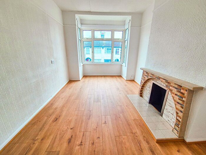 1 Bedroom Flat To Rent In Seaforth Avenue, Southend-On-Sea, Essex, SS2