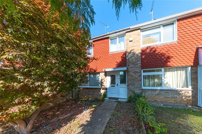 3 Bedroom Terraced House For Sale In Handcross Road, Luton, Bedfordshire, LU2