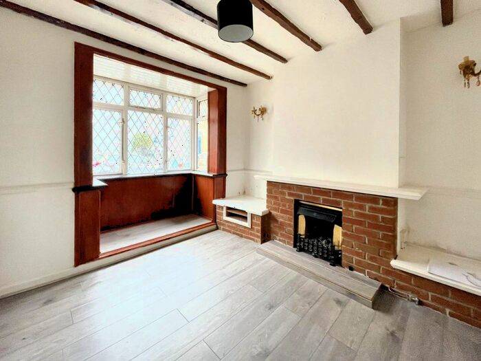 1 Bedroom Flat To Rent In Crombey Street, Swindon, SN1