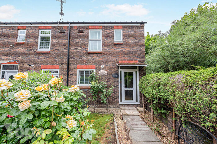 3 Bedroom End Of Terrace House For Sale In Glimpsing Green, Erith, DA18