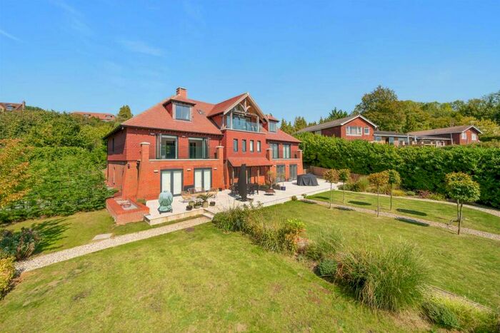 2 Bedroom Apartment To Rent In Northdown Lane, Guildford, GU1