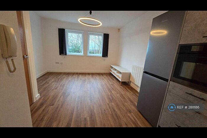 1 Bedroom Flat To Rent In Lunar, Bradford, BD3