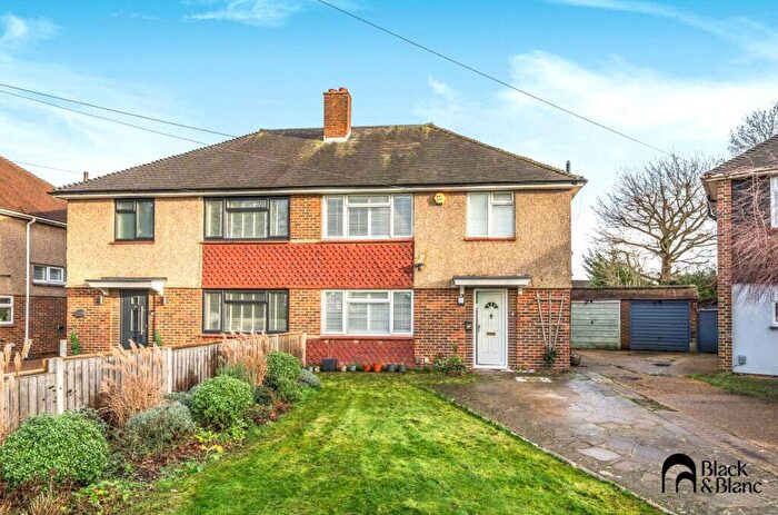 3 Bedroom Semi Detached House For Sale In Lorne Gardens, Croydon, CR0