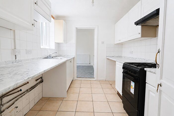 3 Bedroom Terraced House For Sale In Ingle Road, Chatham, ME4