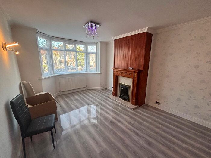 3 Bedroom Semi Detached House To Rent In Roland Avenue, Coventry, West Midlands, CV6