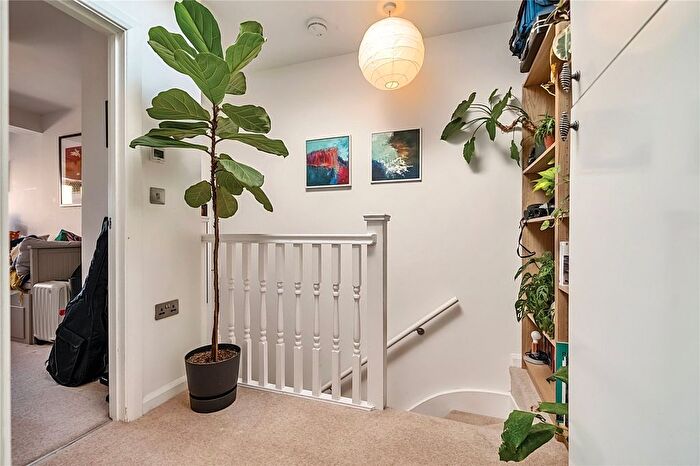 2 Bedroom Semi-Detached House For Sale In Aspen Mews, Penge, London, SE20