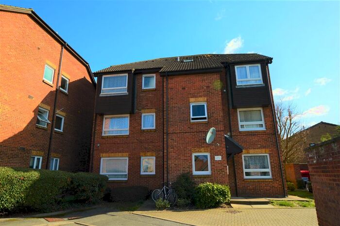 Studio To Rent In Braemar Gardens, Cippenham, Slough, Berkshire, SL1