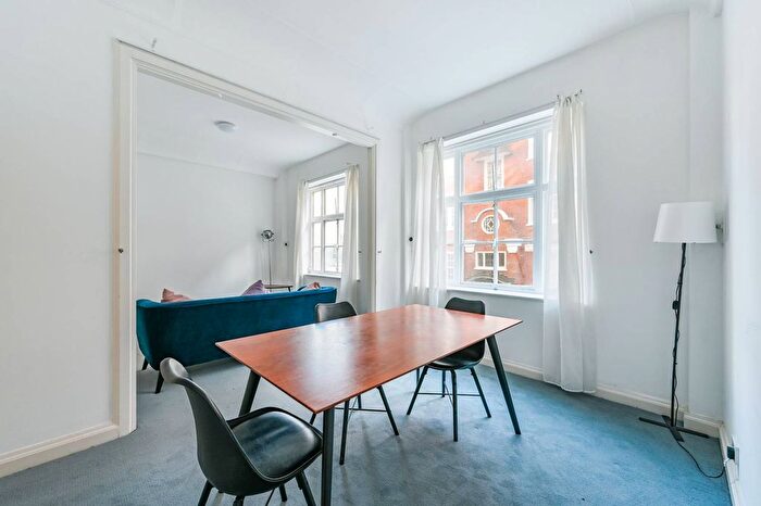 2 Bedroom Flat To Rent In Hertford Street, Mayfair, London, W1J