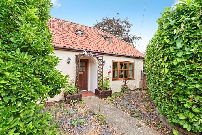 4 Bedroom Detached House For Sale In Holt Road, Fakenham, Norfolk, NR21