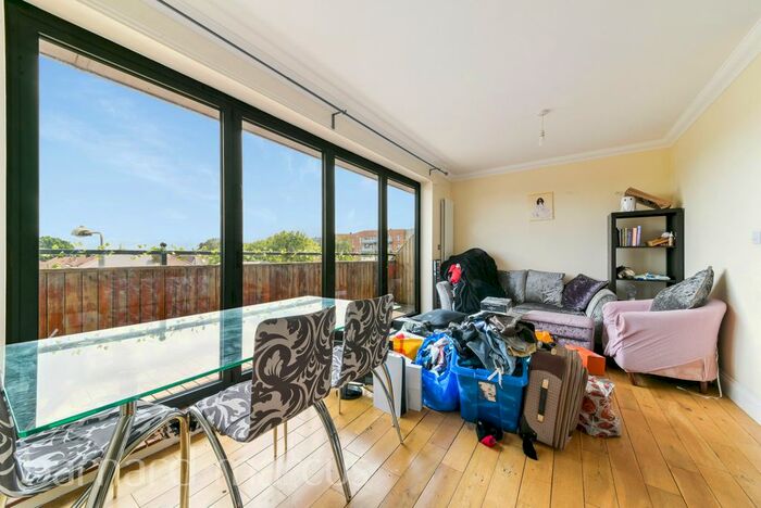 2 Bedroom Flat To Rent In Station Road, West Wickham, BR4