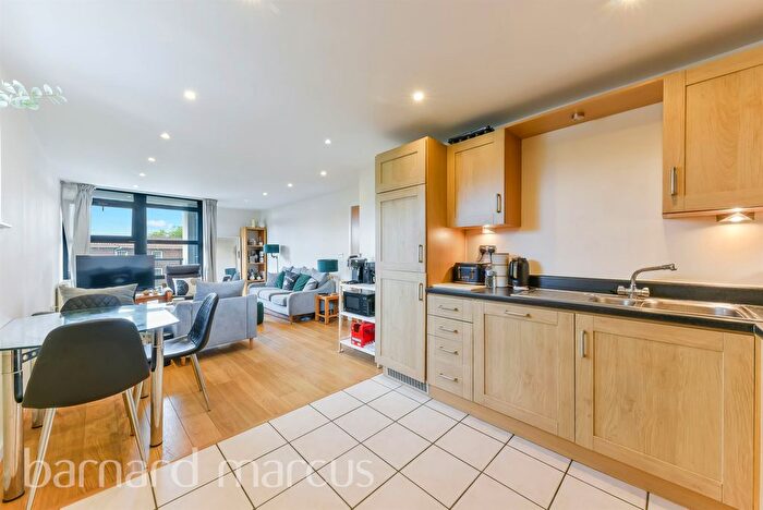 2 Bedroom Flat For Sale In Scott Avenue, London, SW15