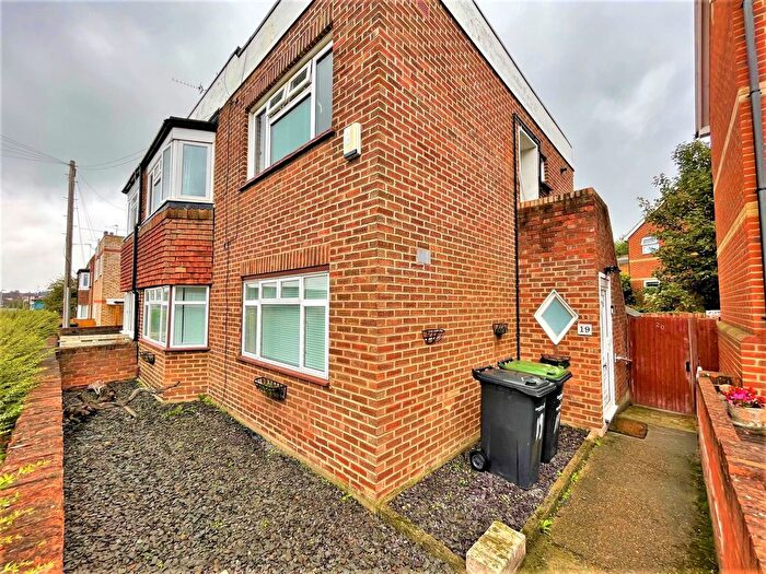 2 Bedroom Flat To Rent In Wycliffe Row, Northfleet, DA11