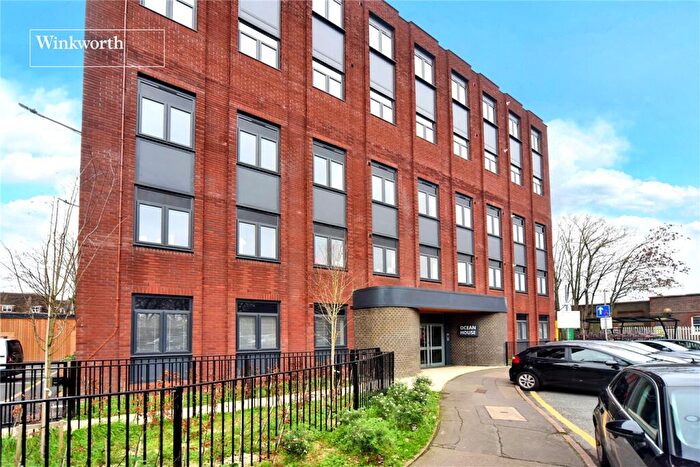 2 Bedroom Apartment For Sale In Station Approach, Cheam, Sutton, SM2