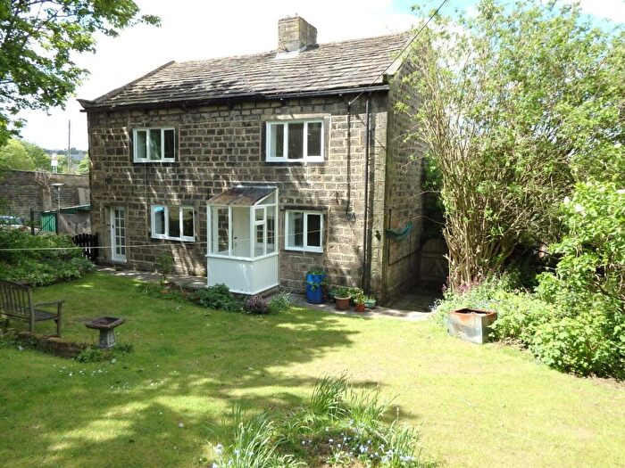 2 Bedroom House To Rent In Calverley Cutting, Bradford, West Yorkshire, BD10