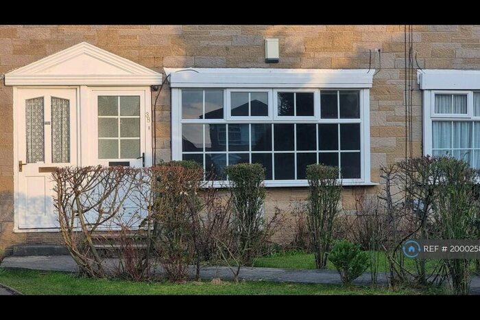 2 Bedroom Flat To Rent In West Lea Drive, Leeds, LS17