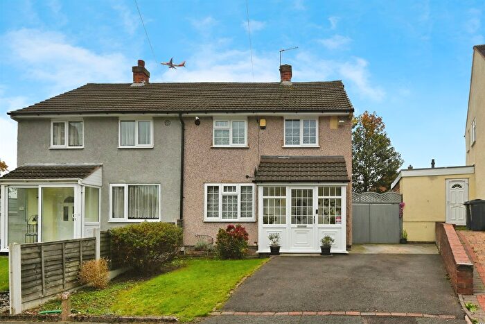3 Bedroom Semi-detached House For Sale In Shopton Road, Birmingham, B34