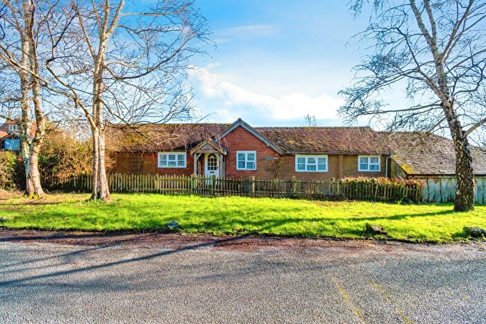4 Bedroom Bungalow For Sale In Pinkney Lane, Lyndhurst, SO43