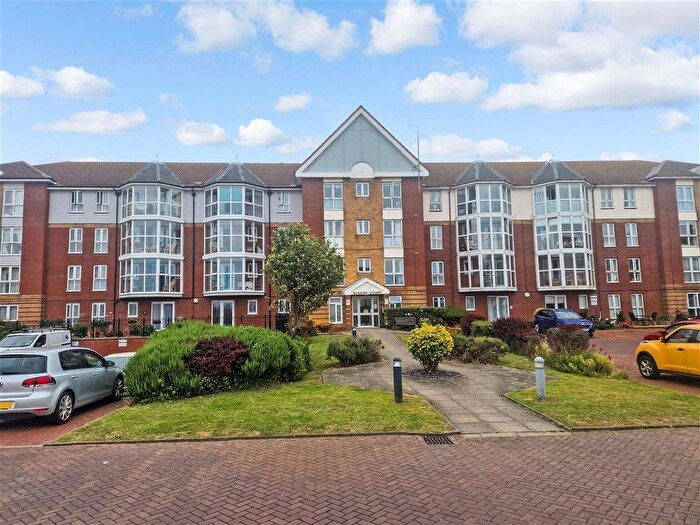 1 Bedroom Flat For Sale In Queens Parade, Cliftonville, Margate, Kent, CT9
