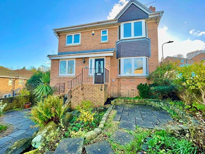 4 Bedroom Detached House To Rent In Cavalier Drive, Apperley Bridge, Bradford, West Yorkshire, BD10