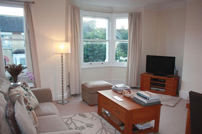 1 Bedroom Flat To Rent In Glenthorne Road, Friern Barnet, N11