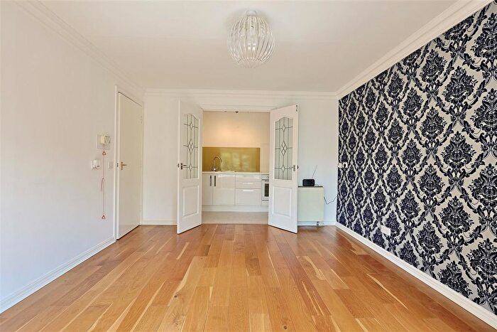 2 Bedroom Flat For Sale In Sandyford Park, Sandyford, Newcastle Upon Tyne, NE2