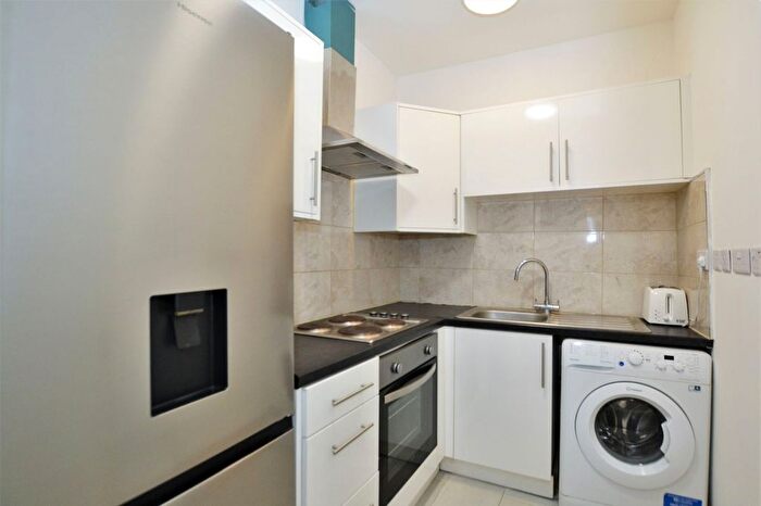 1 Bedroom Studio To Rent In Twickenham Road, Isleworth, TW7
