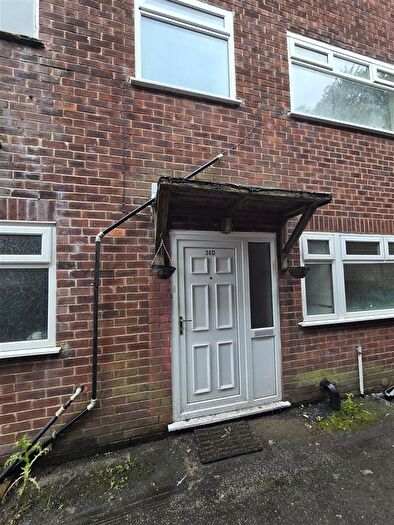 2 Bedroom Flat To Rent In Albert Avenue, Prestwich, Manchester, M25