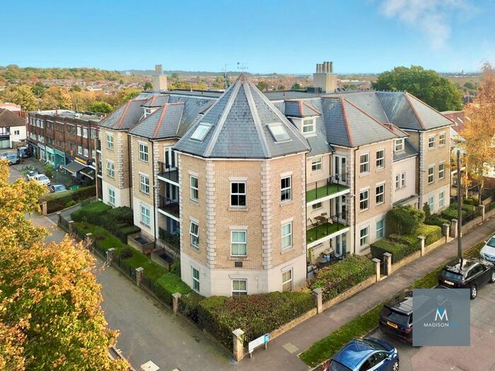 2 Bedroom Flat To Rent In Manor Road, Chigwell, IG7