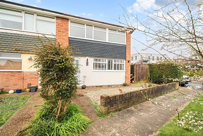 3 Bedroom Semi-Detached House For Sale In Rowan Close, Portslade, Brighton, BN41