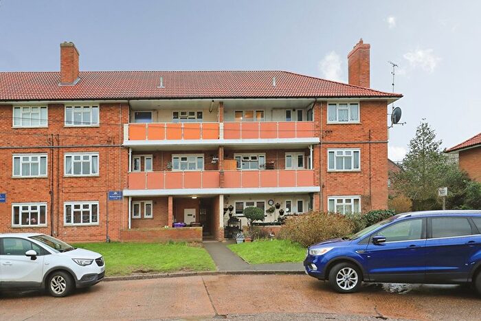 3 Bedroom Flat For Sale In Warstones Gardens, Wolverhampton, West Midlands, WV4