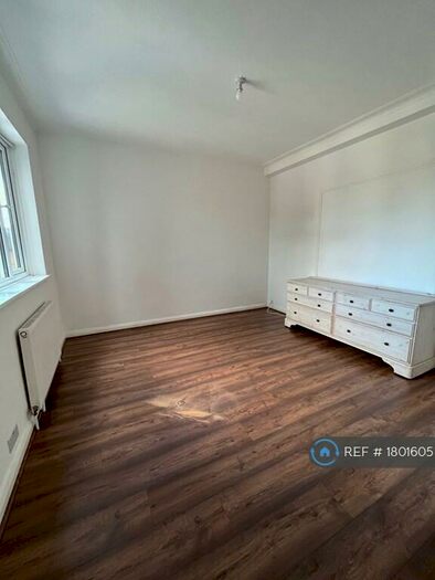 4 Bedroom Flat To Rent In Cockfosters Road, Barnet, EN4