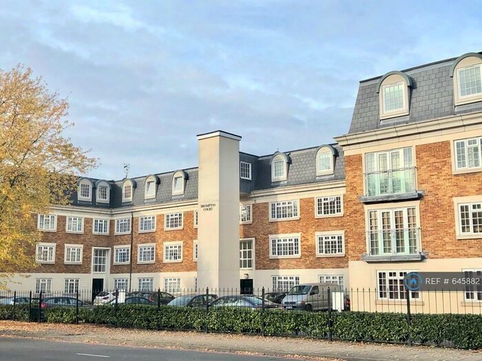 3 Bedroom Flat To Rent In Brompton Court, Bromley, BR1