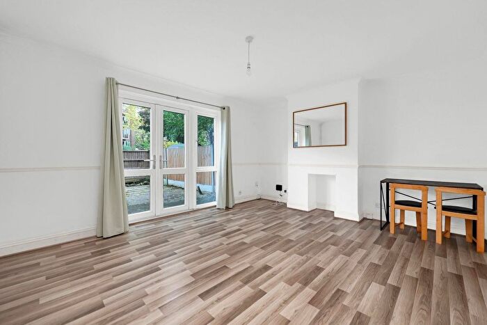 3 Bedroom Flat To Rent In New North Road, London, N1