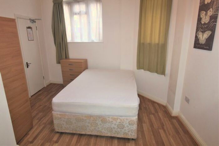 Studio To Rent In Clyde Road, London N15