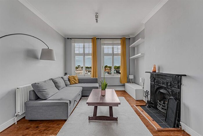 1 Bedroom Flat For Sale In Epirus Road, Fulham, SW6